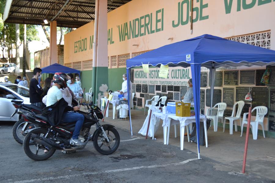 Secretaria de Saúde está aplicando a Dose Adicional da vacina contra a COVID-19 em pessoas a partir dos 18 anos
