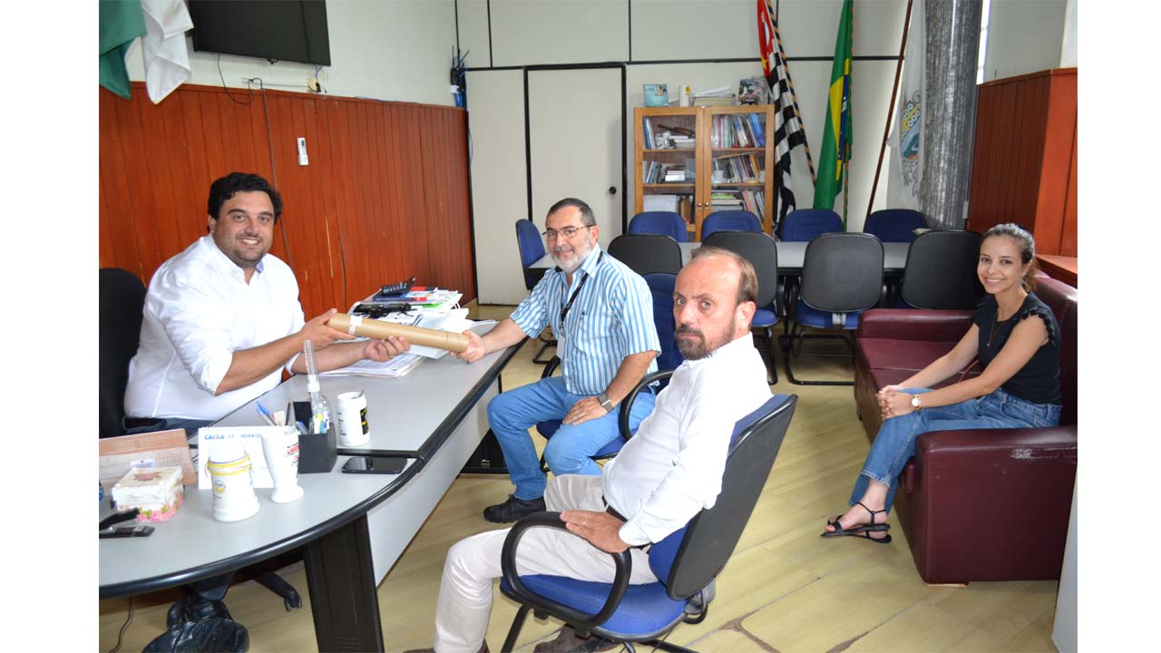 Prefeito Fábio Polidoro assina o Termo de Responsabilidade do Programa “Rotas Rurais”