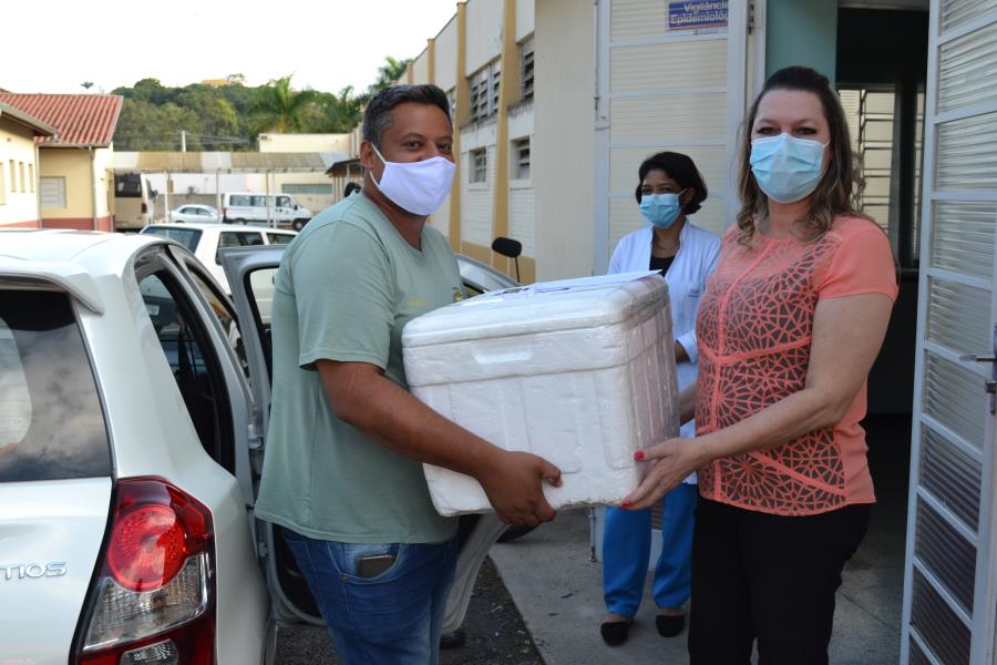 Secretaria de Saúde de Pedreira recebe 961 doses da vacina CORONAVAC contra a COVID-19