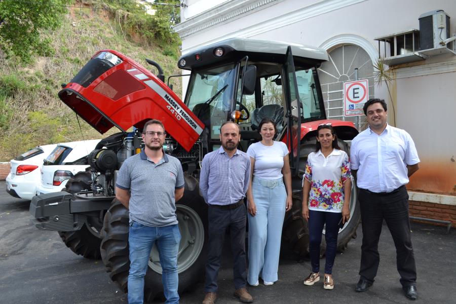 Prefeitura de Pedreira recebe “Trator Agrícola” do Governo do Estado