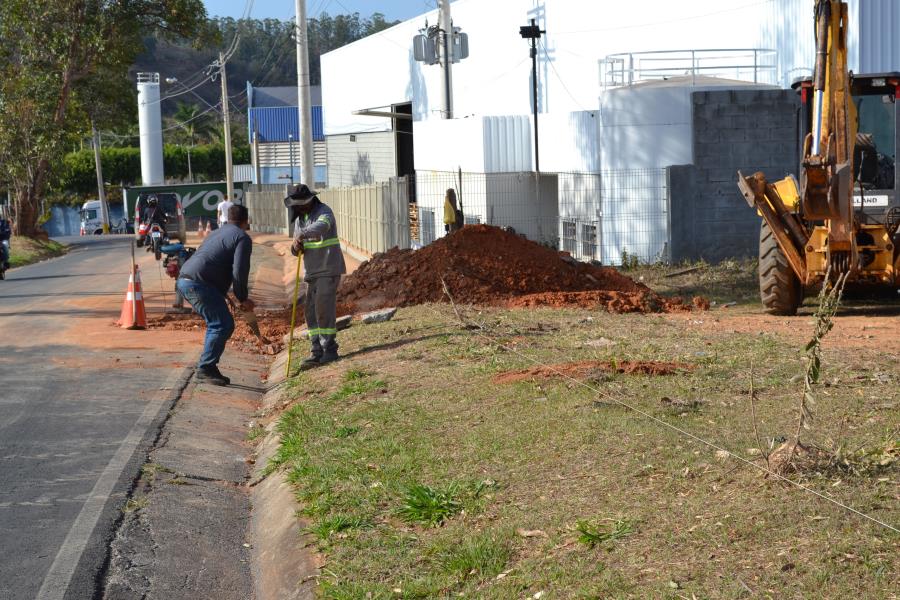 Novo Emissário de Esgoto está sendo construído entre o Distrito Industrial e a Avenida Antônio Serafin Petean