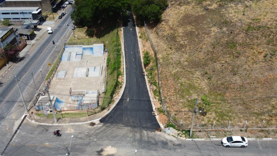 Prefeitura de Pedreira asfaltou as ruas Antônio Geremias e Antônio Pilon no Distrito Industrial