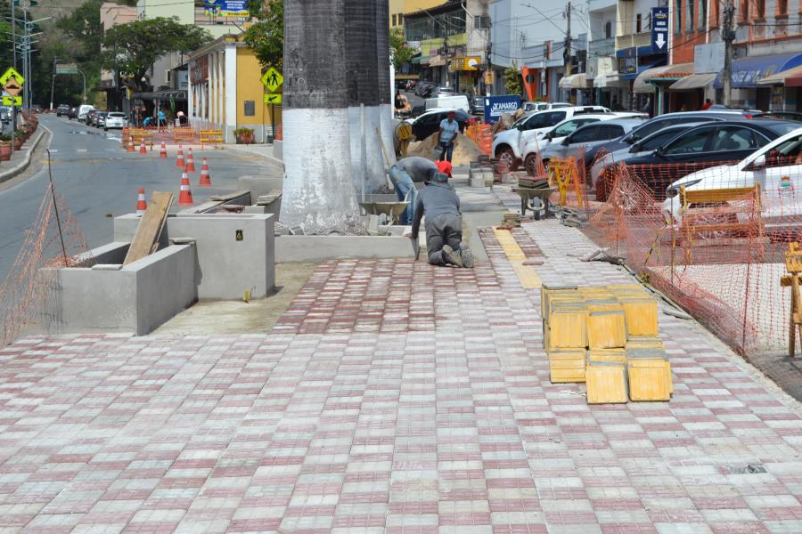 Prefeitura de Pedreira está construindo a “Praça das Palmeiras”