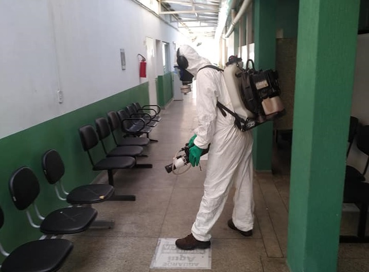 Secretaria de Saúde de Pedreira realiza desinfecção de espaços públicos para combater o Coronavírus