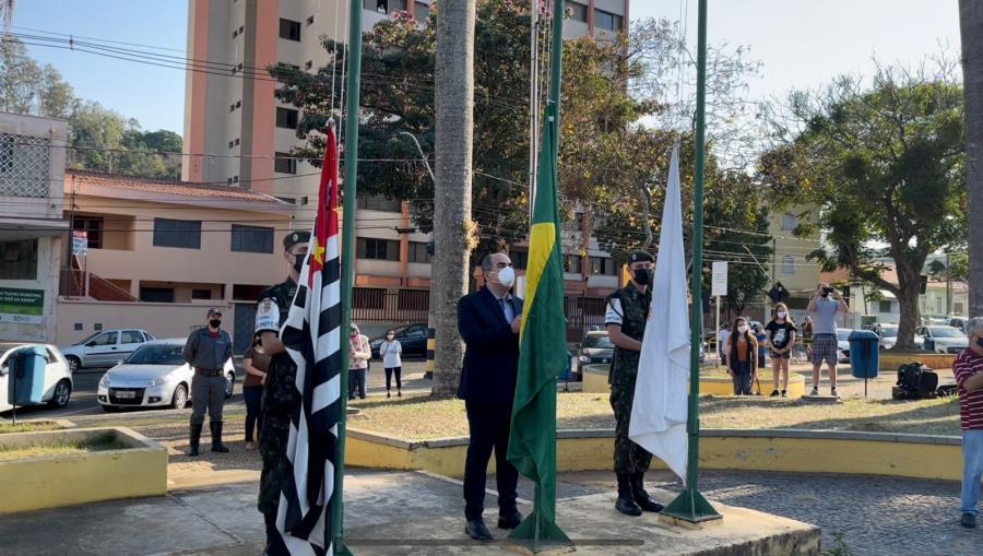 Pedreira comemora o “Dia da Independência” com Hasteamento da Bandeira na Praça Santana