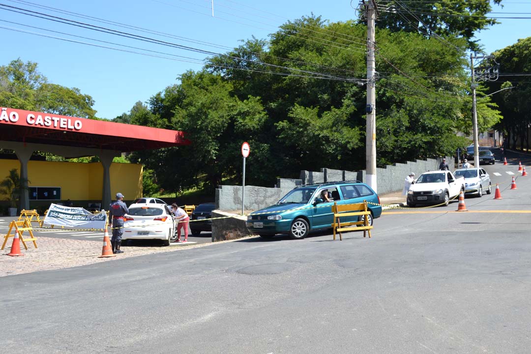 Pedreira iniciou no sábado a vacinação de idosos de 75 e 76 anos em “Drive Thru” no Terminal Rodoviário