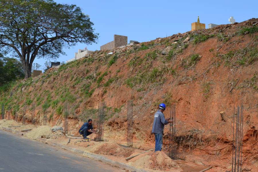 Prefeitura de Pedreira constrói Muros de Arrimo no Cemitério Santa Cruz