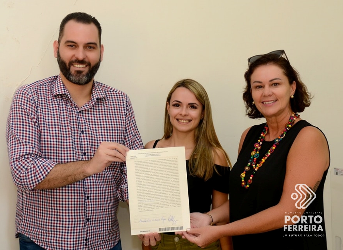Prefeito assina escritura de compra de imóvel que vai abrigar o Cras do Jardim Dornelles