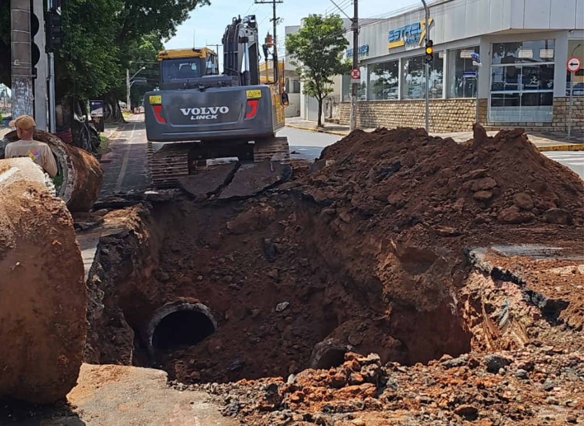 Obras emergenciais alteram o trânsito na Avenida Engenheiro Nicolau de Vergueiro Forjaz