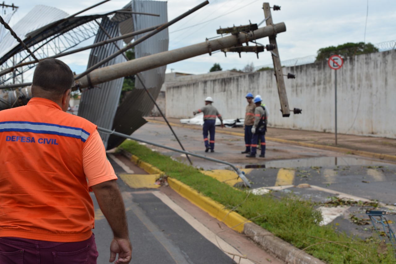 Alto volume de chuvas em Porto Ferreira causa estragos em vias públicas