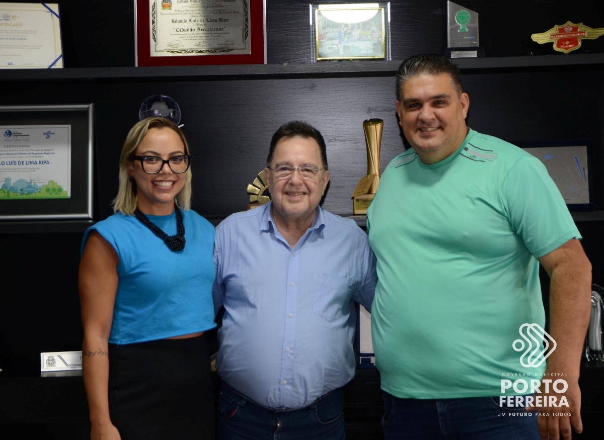 Prefeito em exercício recebe visita do presidente do Poder Legislativo e diretora