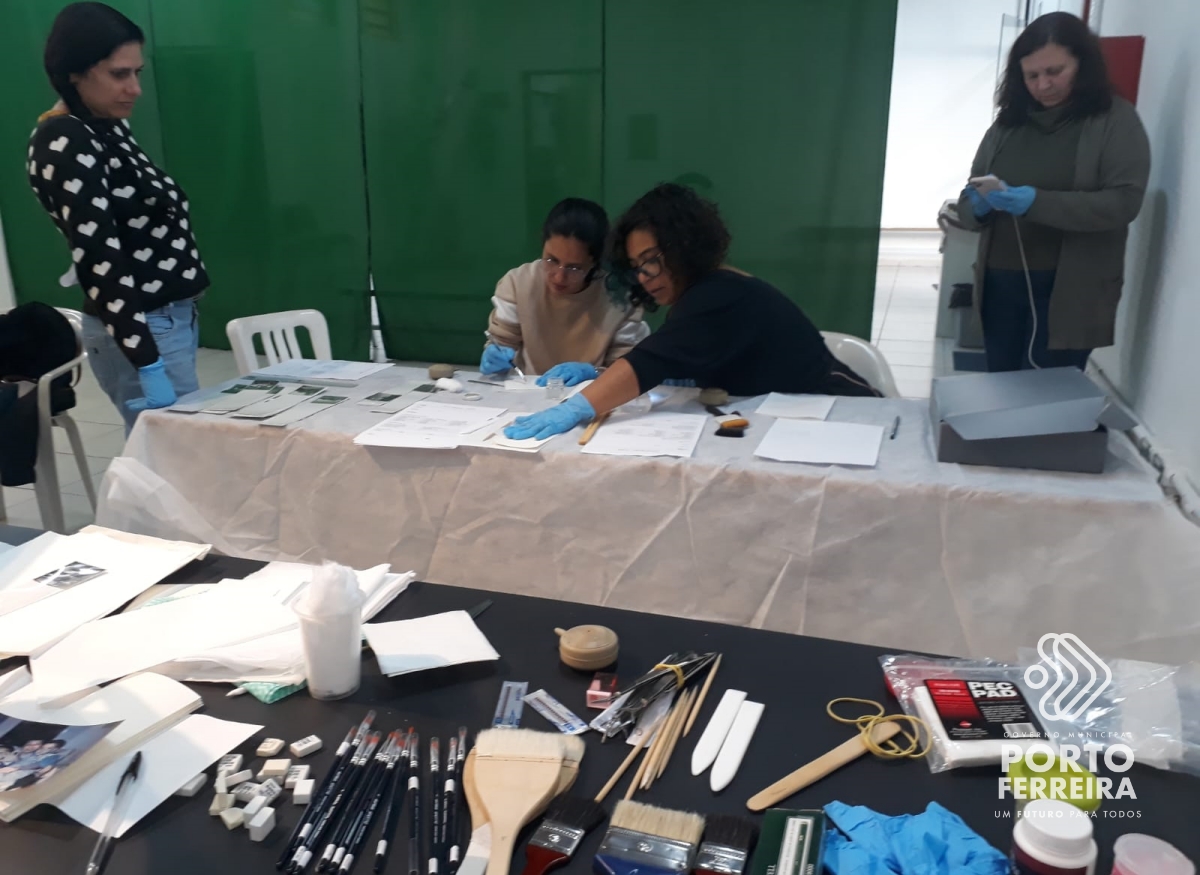 Servidoras de Porto Ferreira participam de curso de conservação de acervos fotográficos