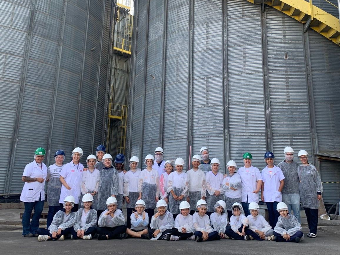 Alunos da Emef Profª Nadir Zadra Ribaldo visitam Grupo Urbano para aula sobre produção e educação ambiental