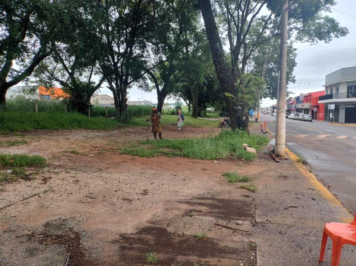 Equipes iniciam serviços de zeladoria e limpeza no Circuito da Cerâmica Artística e da Decoração