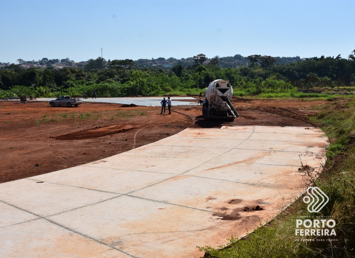 Construção da pista de atletismo do Parque Linear tem prosseguimento