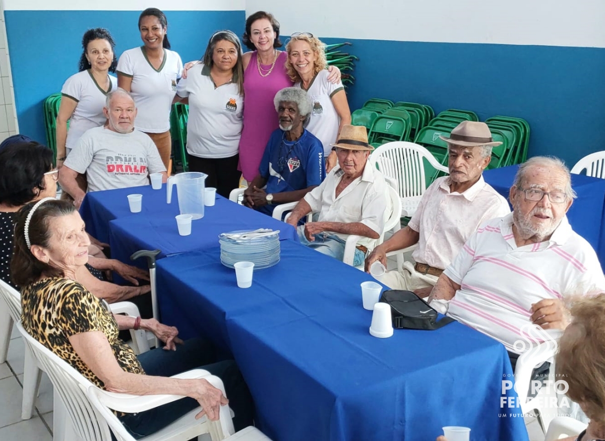 Dia do Idoso foi comemorado com almoço e muita música
