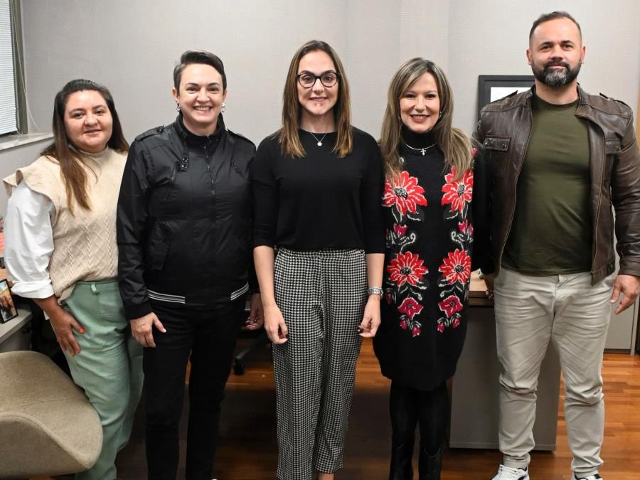 Equipe da Secretaria de Desenvolvimento Social e Cidadania se reúne com deputada em busca de investimentos