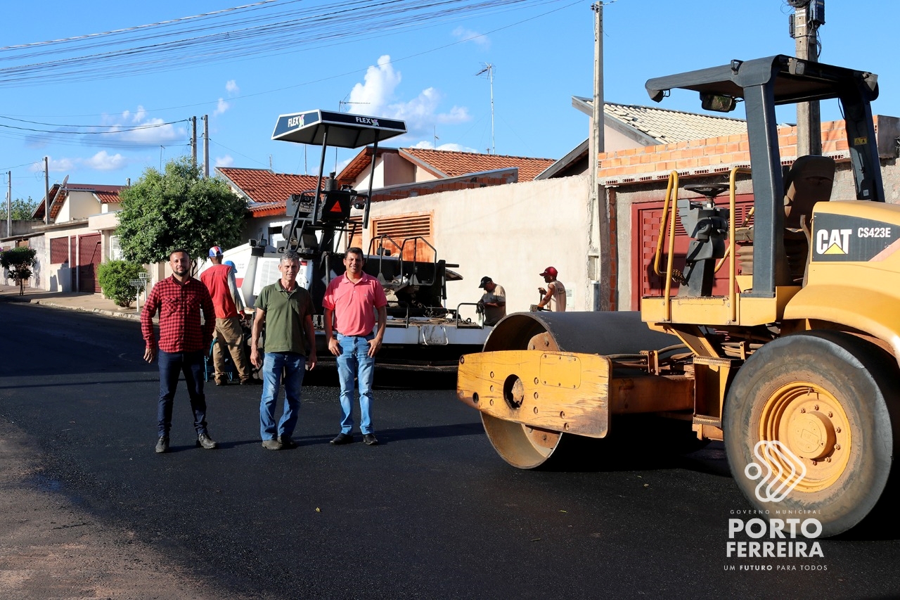 Rua Valentim Fratini, no Jardim Recreio, recebeu recapeamento asfáltico