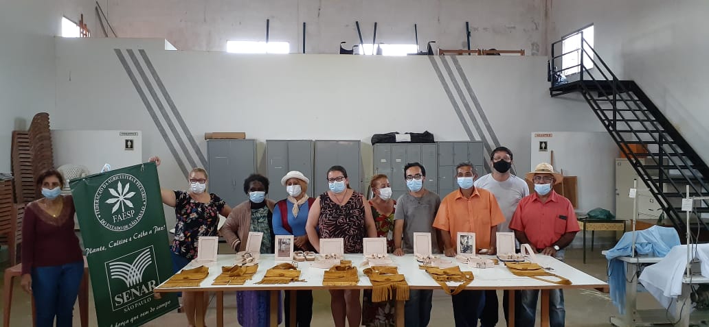 CURSO DE ARTESANATO EM COURO É REALIZADO EM QUADRA