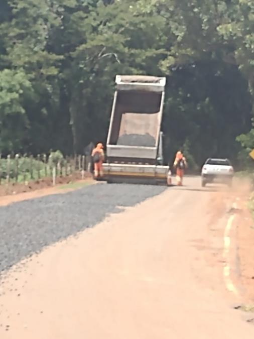 OBRAS DE RECUPERAÇÃO DA ESTRADA VICINAL ROQUE JACOB DE BARROS CONTINUAM EM QUADRA