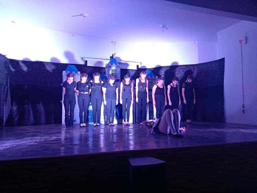 CIA QUADRA DANCE SE APRESENTA EM PEREIRAS