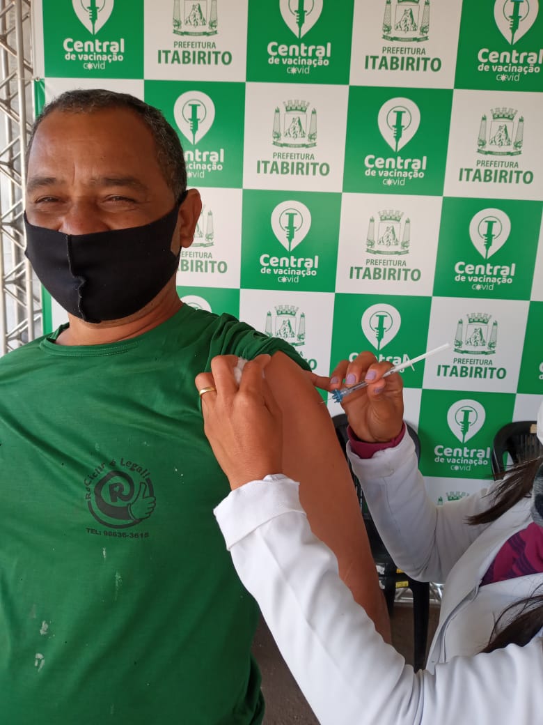 Covid-19: Prefeitura realiza vacinação de profissionais da coleta seletiva e de limpeza urbana