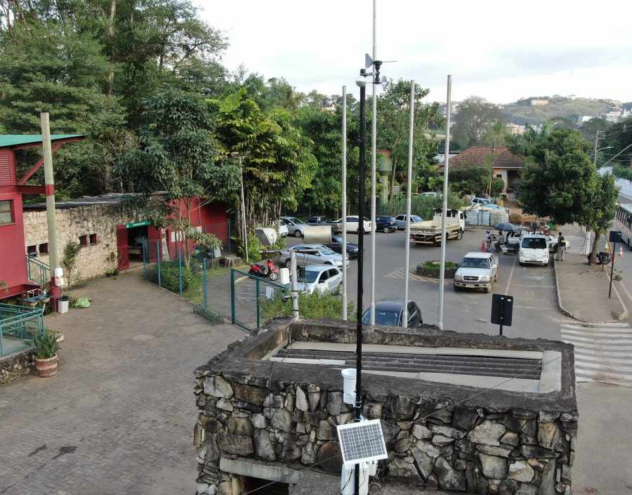Prefeitura de Itabirito realiza instalação de estação meteorológica no Parque Ecológico