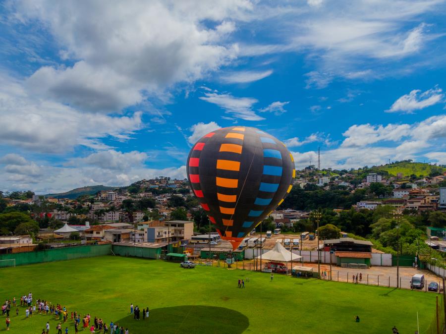 Experiência inédita: Prefeitura de Itabirito premia vencedores do ‘Quiz do Centenário’ com voo cativo de balão