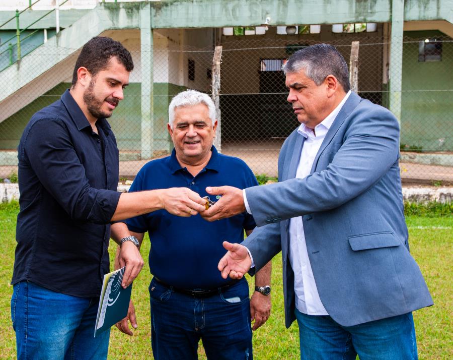 Prefeitura de Itabirito recebe chaves do estádio Dr. Alberto Woods Soares