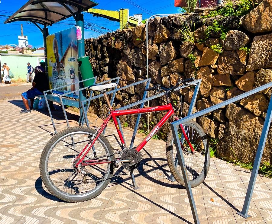 Prefeitura de Itabirito inicia instalação de bicicletários em praças