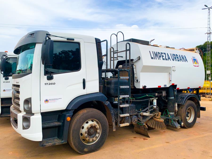 Limpeza urbana: Prefeitura de Itabirito investe na aquisição de caminhão equipado com sistema de varredeira mecânica