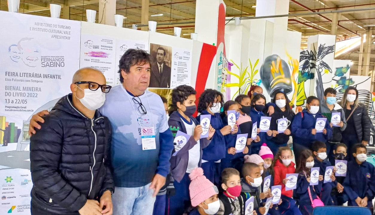Prefeitura de Itabirito promove excursão de estudantes à Bienal do Livro em Belo Horizonte