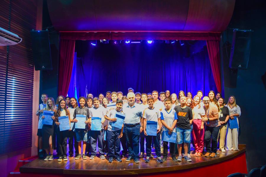 Prefeitura de Itabirito homenageia alunos premiados na OBMEP, OBA e OBR