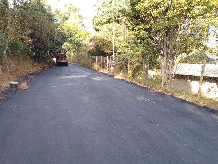 Prefeitura de Itabirito realiza obras de pavimentação no distrito de Acuruí