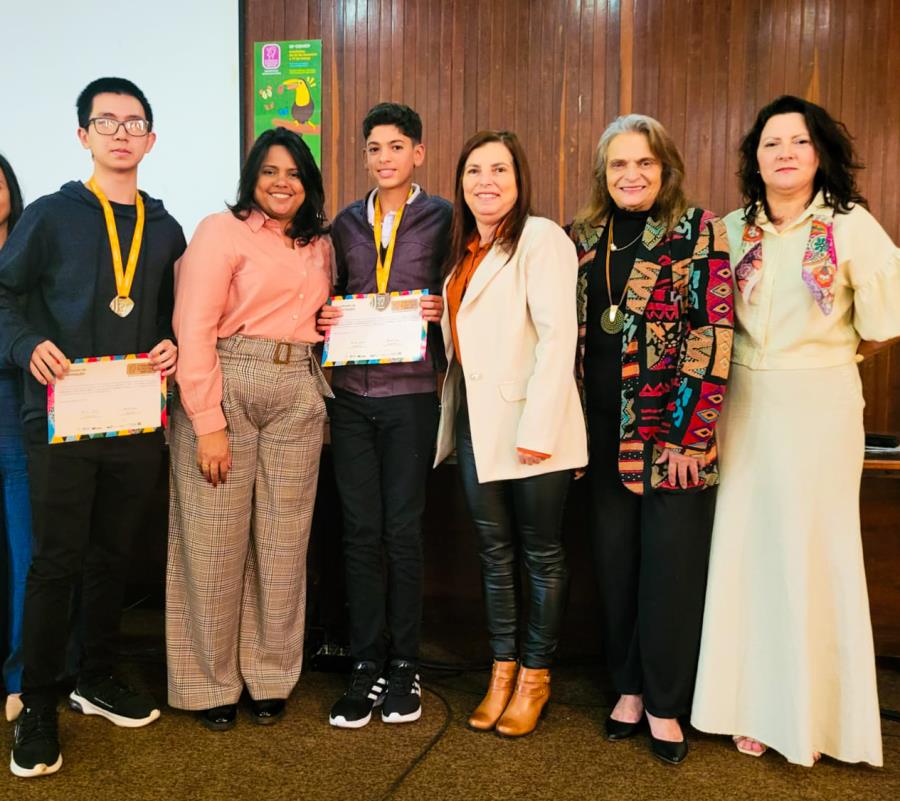 Olimpíadas de matemática: alunos da rede municipal de Itabirito recebem premiação