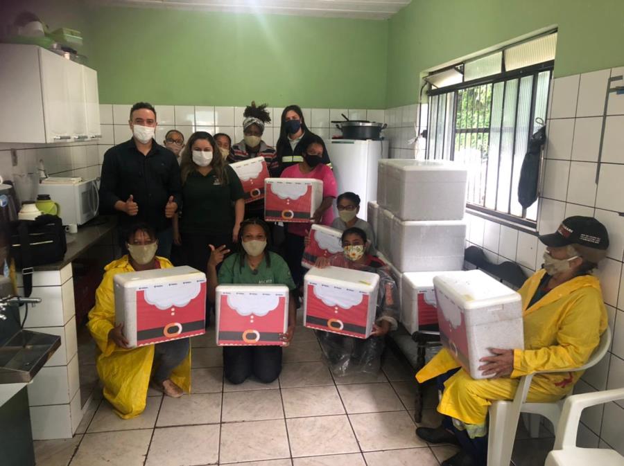 Prefeitura de Itabirito realiza entrega de kits natalinos para associações da coleta seletiva