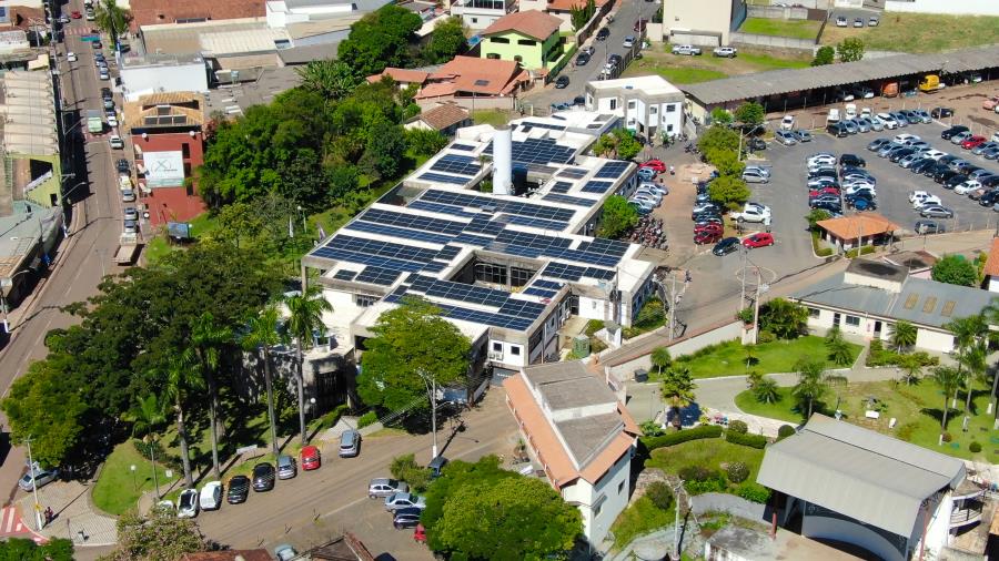Responsabilidade ambiental: Prefeitura inicia instalação de energia fotovoltaica na sede administrativa e em mais 22 unidades