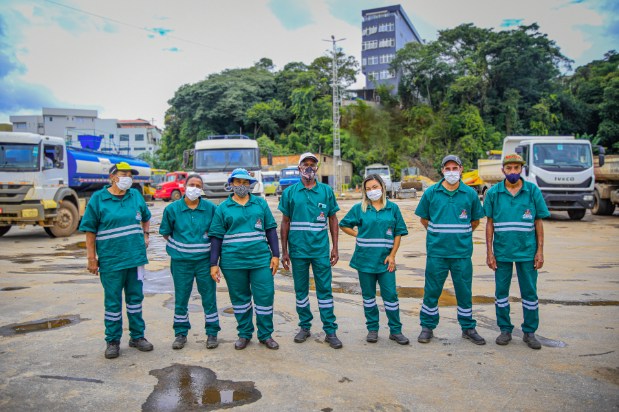 Prefeitura de Itabirito distribui novos uniformes para servidores da Limpeza Urbana 