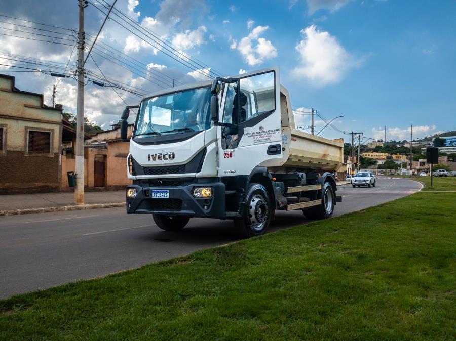 Oito novos caminhões: Prefeitura de Itabirito realiza investimentos na frota municipal 