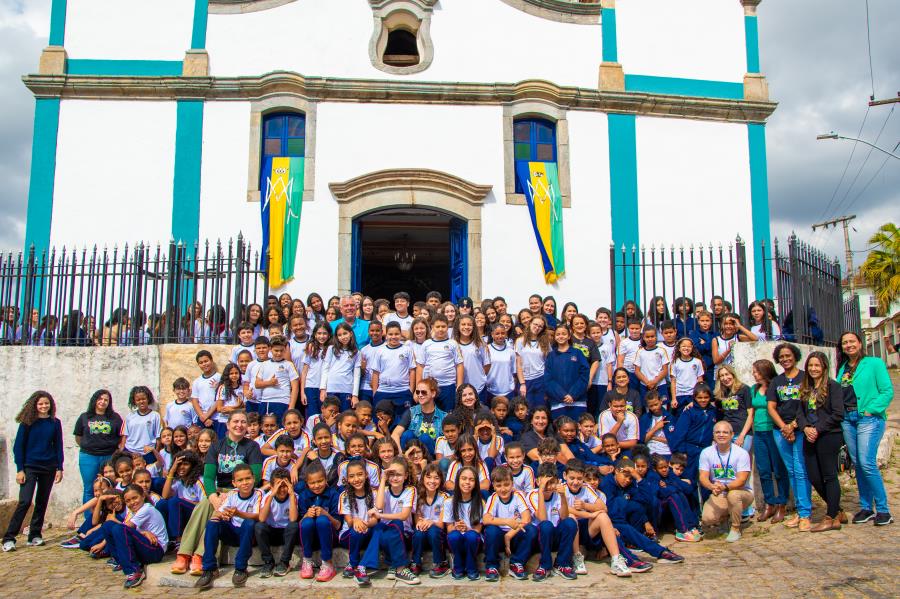 Cápsula do tempo: estudantes de escolas municipais entregam cartas em celebração ao centenário de Itabirito 
