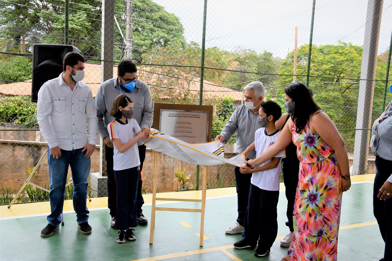 Prefeitura de Itabirito entrega quadra coberta e revitalizada na Escola Municipal José Ferreira Bastos