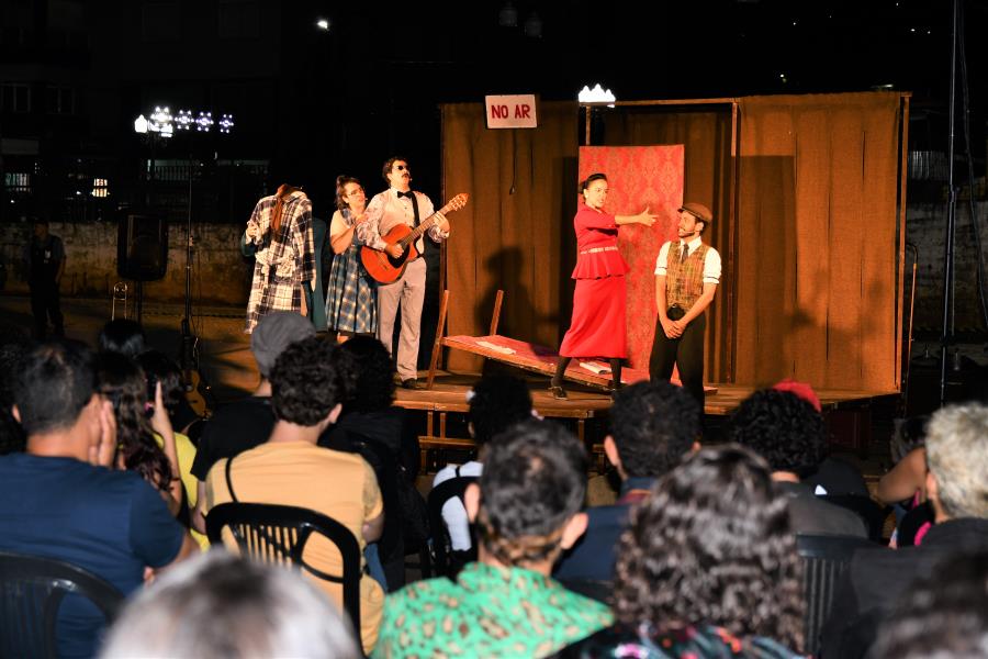 Ópera de sabão: peça teatral atrai público ao Complexo Turístico da Estação em apresentação gratuita   