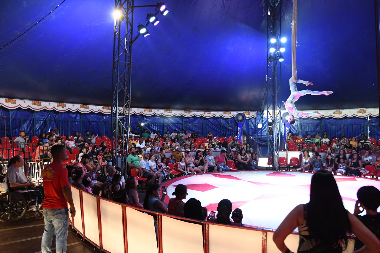 Circo para todos: parceria entre Prefeitura de Itabirito e Le Petit Cirque oferta espetáculos gratuitos a escolas rurais e pessoas com deficiência