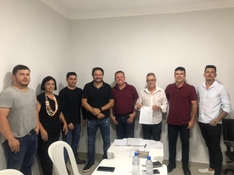 Prefeito participa da elaboração do Plano de Desenvolvimento Econômico e visita empresa de embalagens