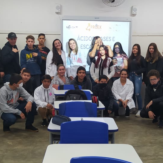 Alunos da escola "Professora Alzira de Oliveira Garcia" participam de projeto especial com a UFSCAR
