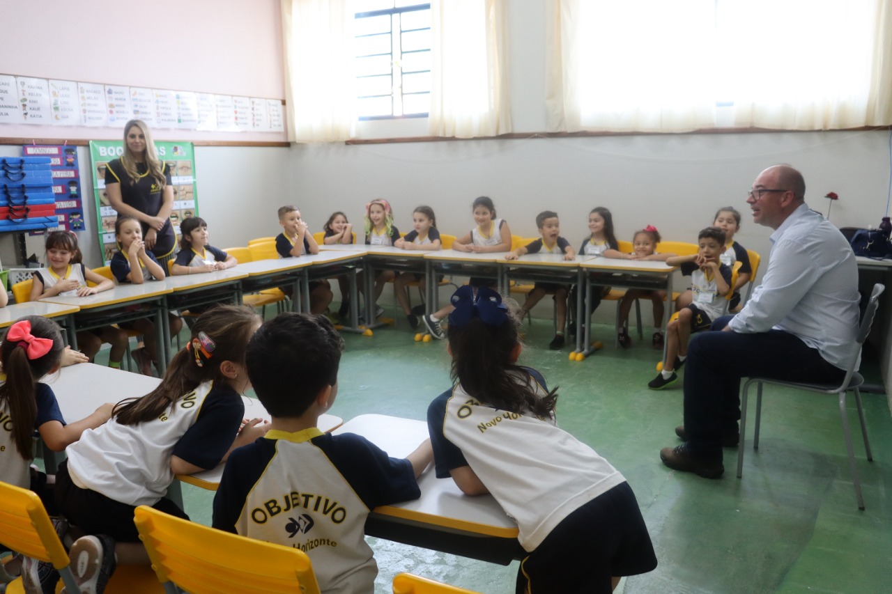Prefeito Fabiano Belentani participa de entrevista com alunos do Infantil III da Coopen Objetivo