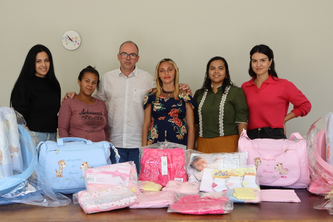 Prefeitura realiza entrega de Kits do auxílio natalidade