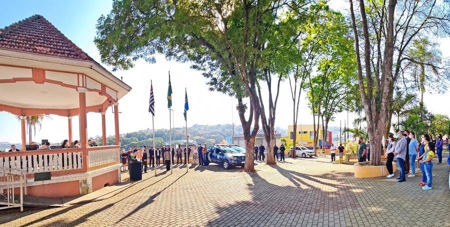 7 de Setembro é celebrado com hasteamento das bandeiras na Praça da Matriz