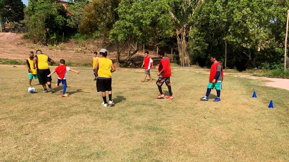 Aulas esportivas movimentam os moradores do Vila Primavera