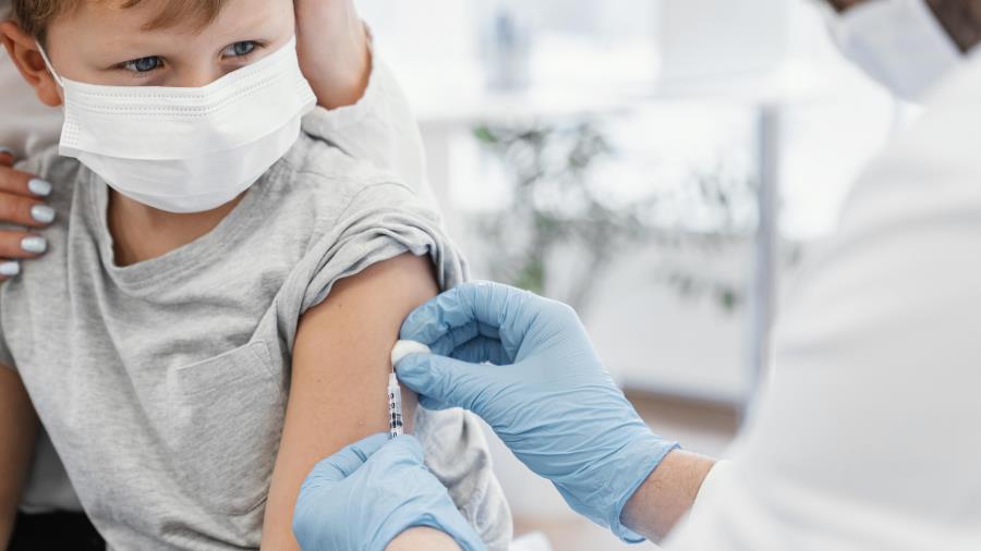 Saúde inicia vacinação contra COVID-19 em crianças de 5 a 11 anos com comorbidades